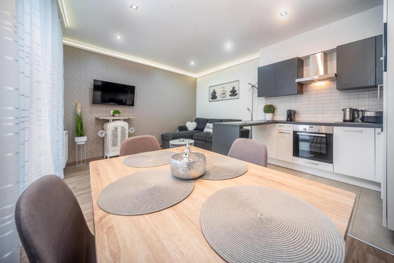 Grace Pine Apartment 3 Boedapest Buitenkant foto